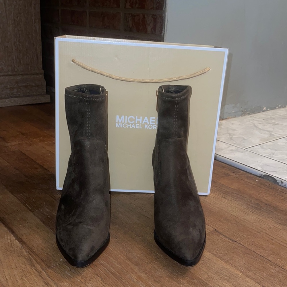 Michael kors suede ankle boots worn 2x in excellent condition with box
